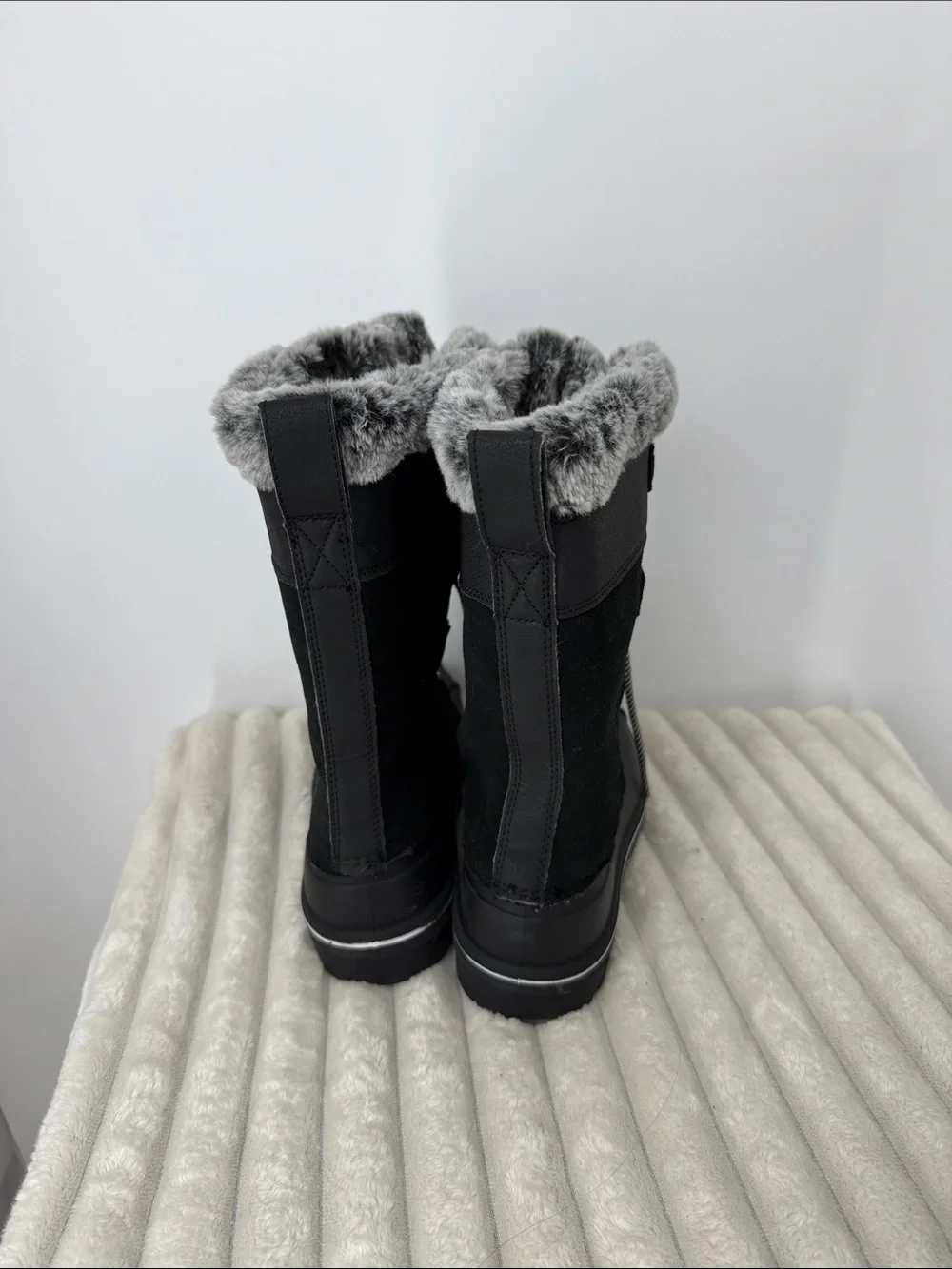 Cat & Jack Girls Black Faux Fur Lined Winter Snow Boots Sz 5